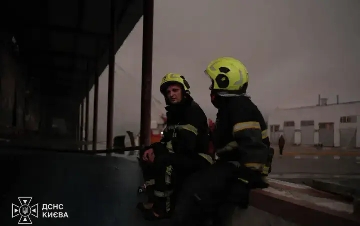 Київ огородив токсичний смог: через обстріли та спеку в місті критично погіршилася якість повітря