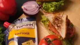 Соусы для холодного сезона: что добавить к запечённой курице, рёбрышкам, картофелю и сэндвичам