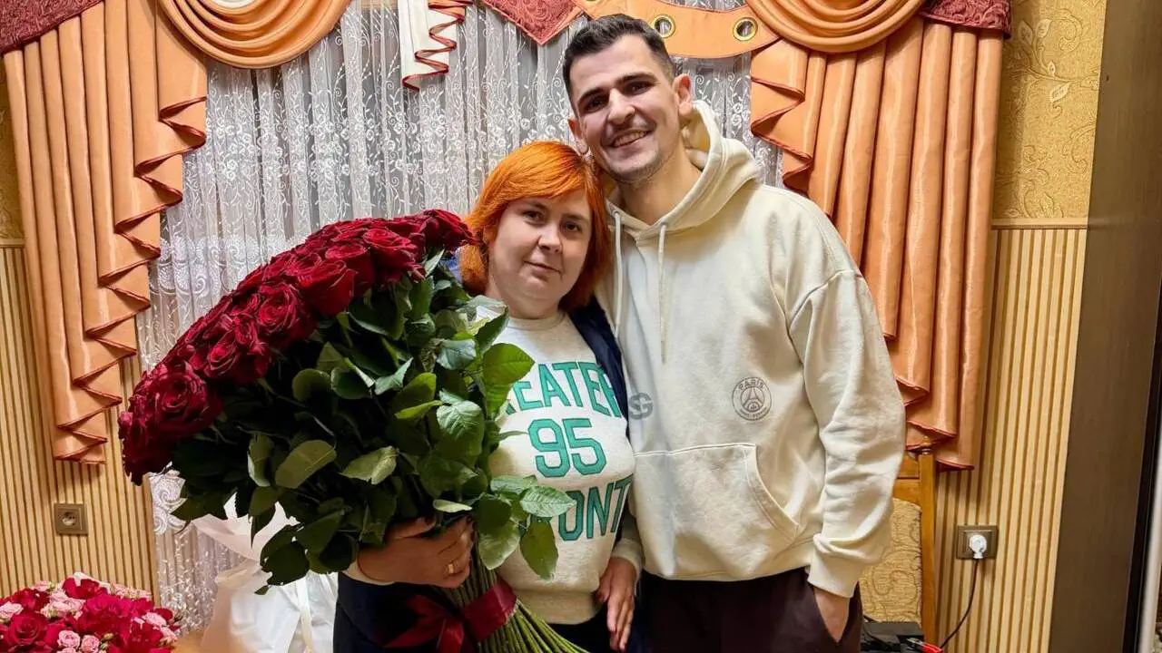 Несподіваний дебют: мама блогера Ніколаса Карми підкорює Instagram