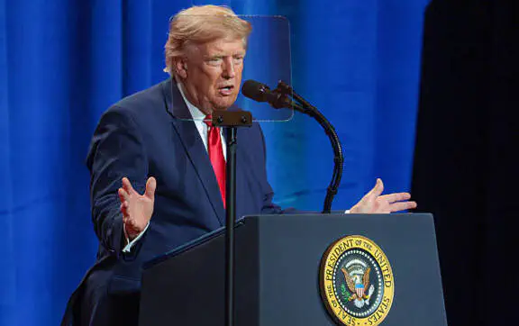 Трамп пообещал работникам казино Лас-Вегаса большие налоговые сбережения