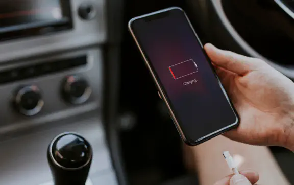 Чому акумулятор смартфона може показувати неправильний заряд і як це виправити
