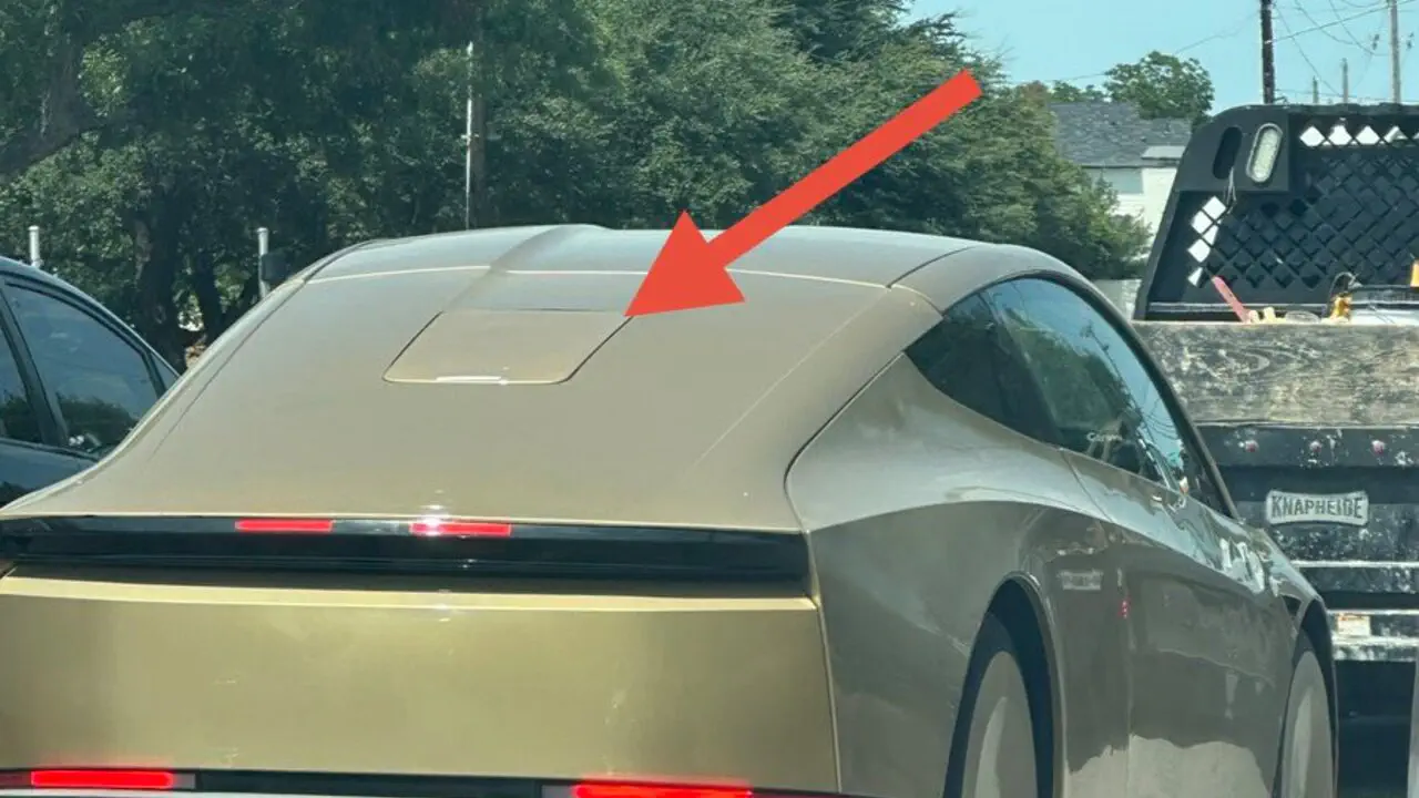 Автономные такси Tesla получили Starlink: фото первого Cybercab со спутниковой связью
