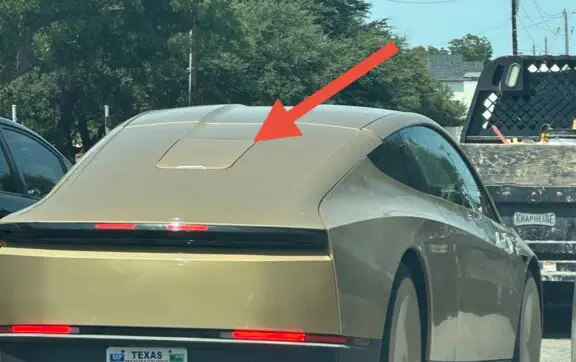 Автономні таксі Tesla отримали Starlink: фото першого Cybercab із супутниковим зв'язком