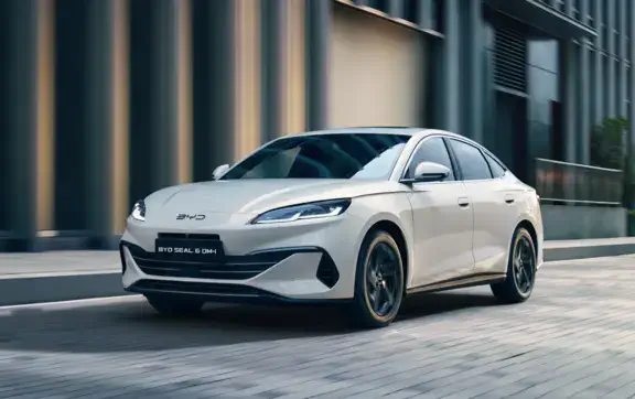 BYD Seal 06 підриває ринок: лідар, 800 вольтів та преміум за $15 000