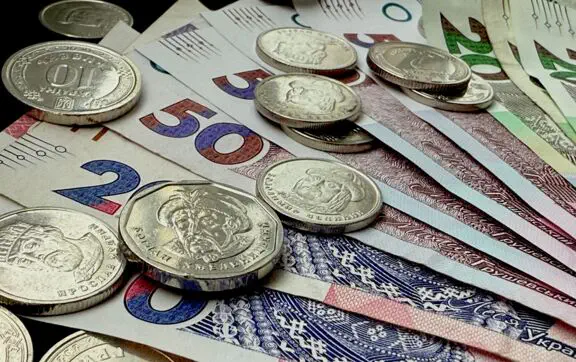 Двойные стипендии, питание в школах и +20% к окладам педагогов: новые правила с 1 сентября