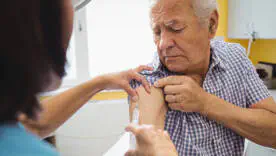 В Германии повысили возрастной порог для регулярной вакцинации от COVID до 75 лет