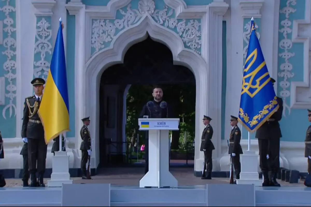 Президент Україні вручив почесні звання Огнєвіч та Тополі на Софійській площі