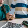 Новий навчальний рік у Франції стартує без смартфонів: уряд запроваджує суворі обмеження