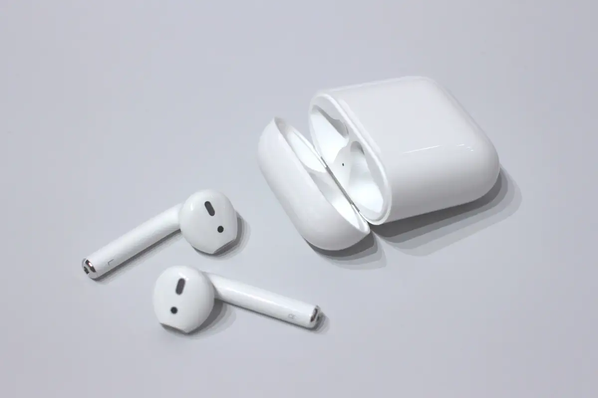 AirPods 5 уже близко: Apple готовит две версии наушников с важным отличием