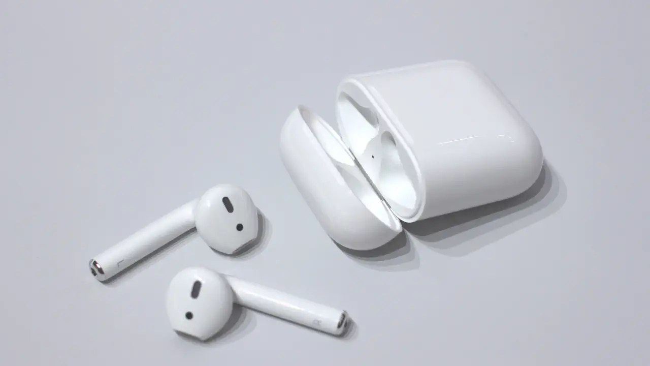 AirPods 5 уже близко: Apple готовит две версии наушников с важным отличием