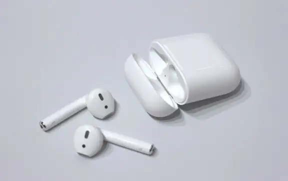 AirPods 5 уже близко: Apple готовит две версии наушников с важным отличием