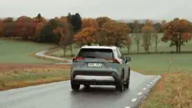 Toyota RAV4 против Mazda CX-5, Nissan X-Trail и Honda CR-V: сравнение гибридных кроссоверов