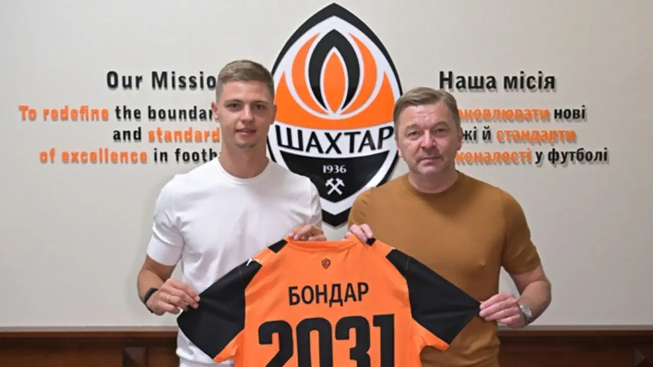 Официально. Шахтер продлил контракт с Валерием Бондарем