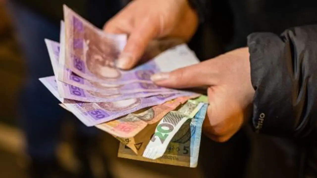 Дрова, уголь и почти 20 тысяч гривен: какую помощь украинцы могут получить на зиму