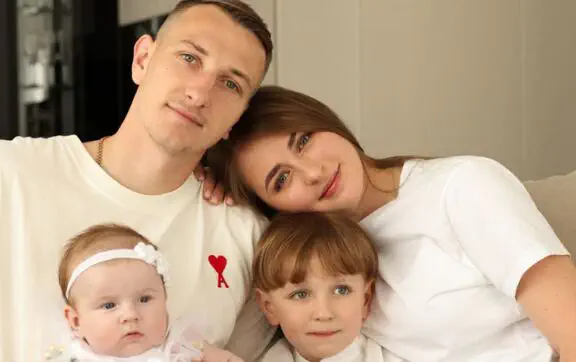 Дмитрий Ризнык с семьёй