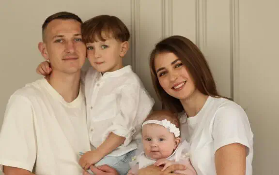 Дмитро Різник з родиною