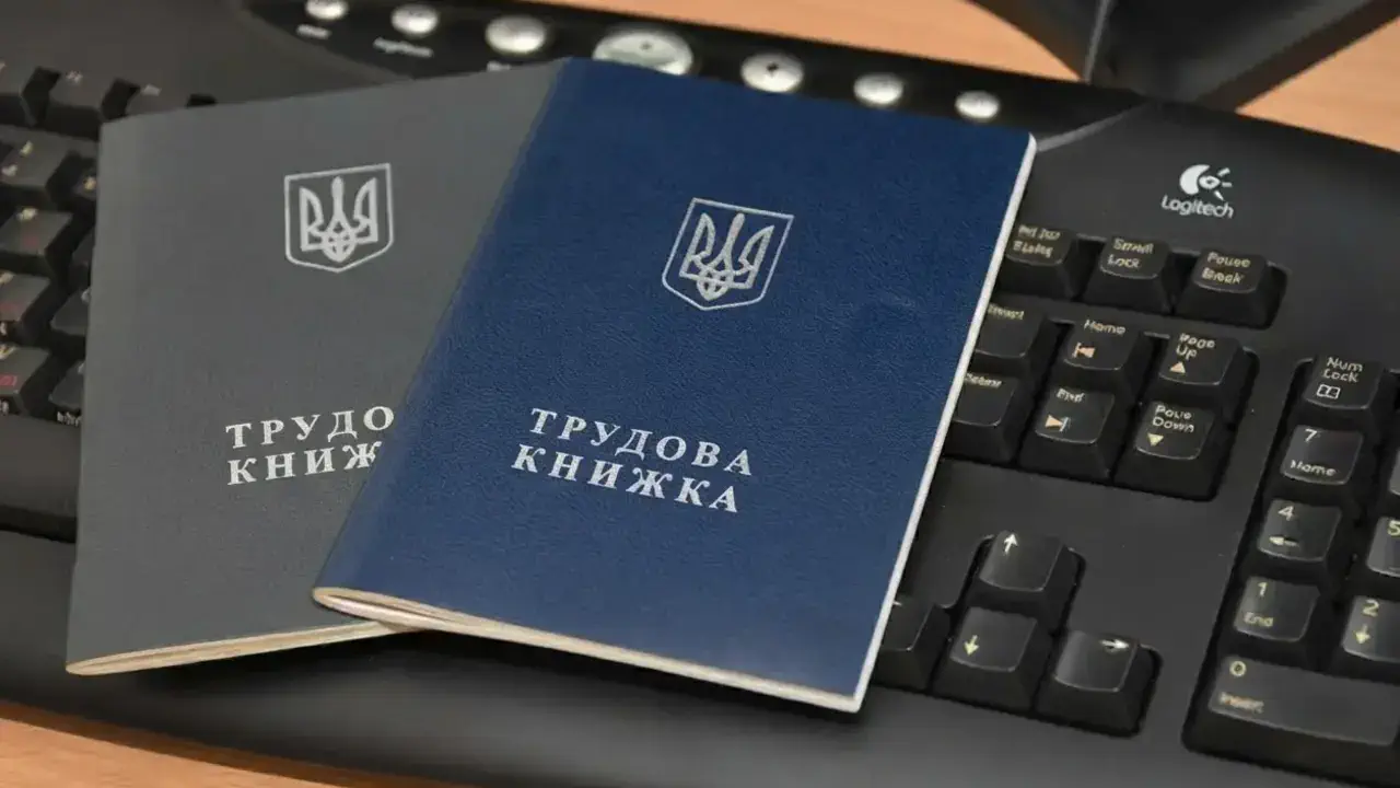 Почему трудовой стаж в книжке и цифры в ПФУ отличаются: главные правила учета