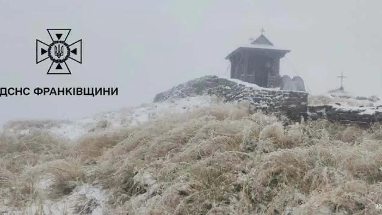 Снег и мороз до -1 °C в сентябре: в Карпатах на горе Пип Иван зафиксировали зимнюю погоду