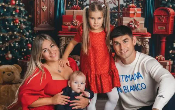 Руслан Малиновский с семьёй