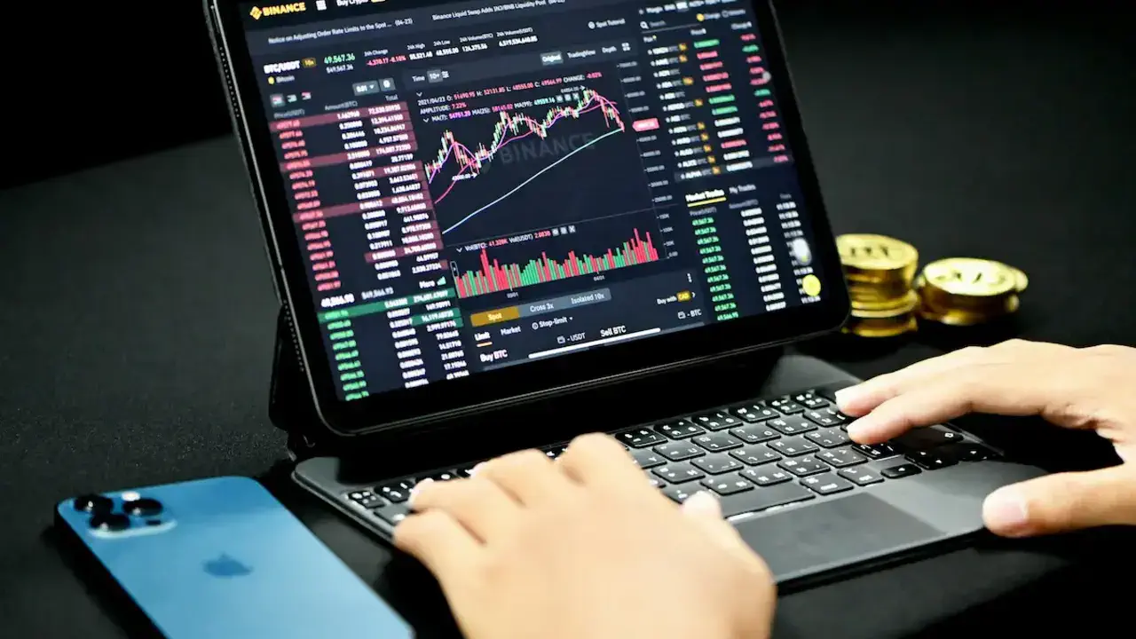Binance конвертирует гривну по курсу 46,5: адвокат объяснил, какие риски это несет и куда жаловаться