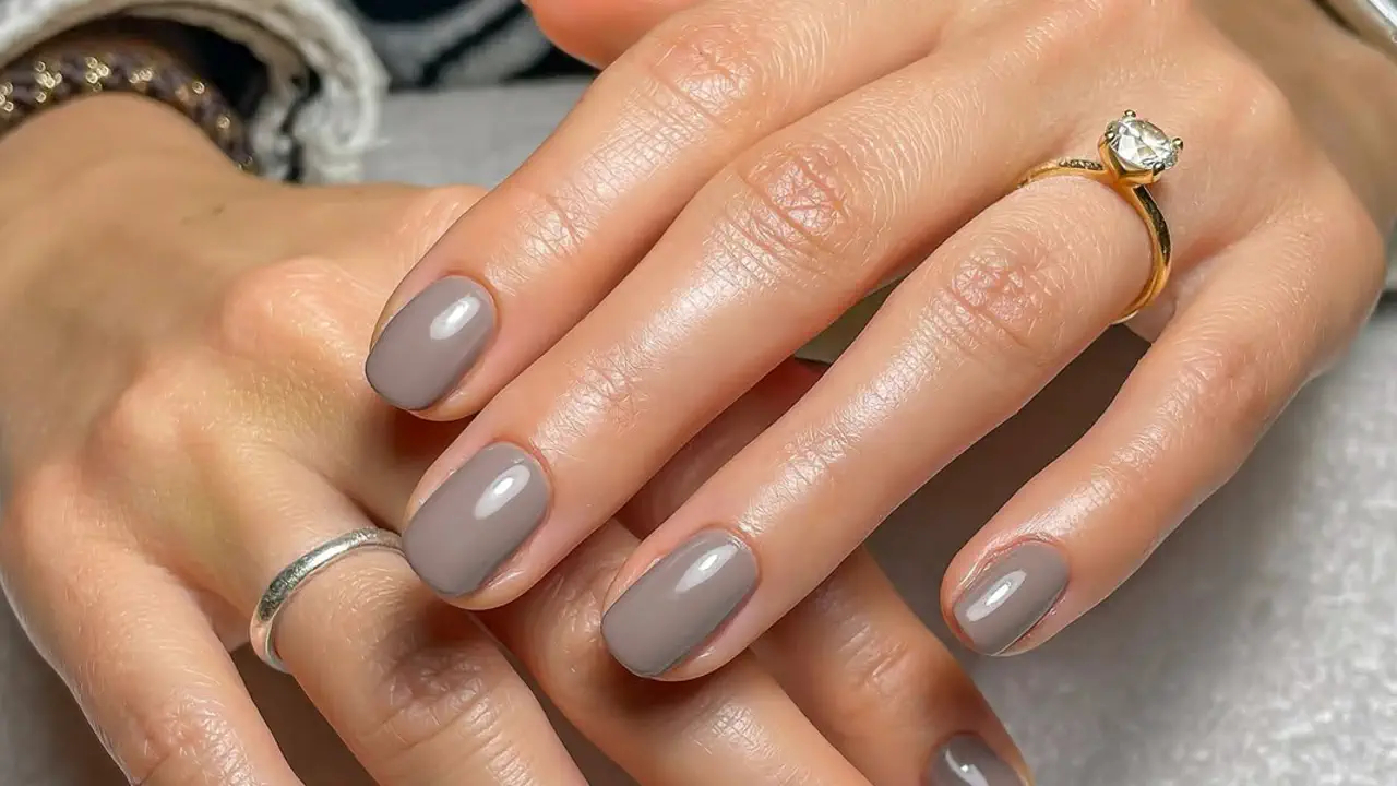 Серо-коричневый маникюр Taupe стал новым трендом осени