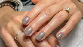Серо-коричневый маникюр Taupe стал новым трендом осени