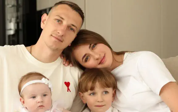 Дмитро Різник з родиною