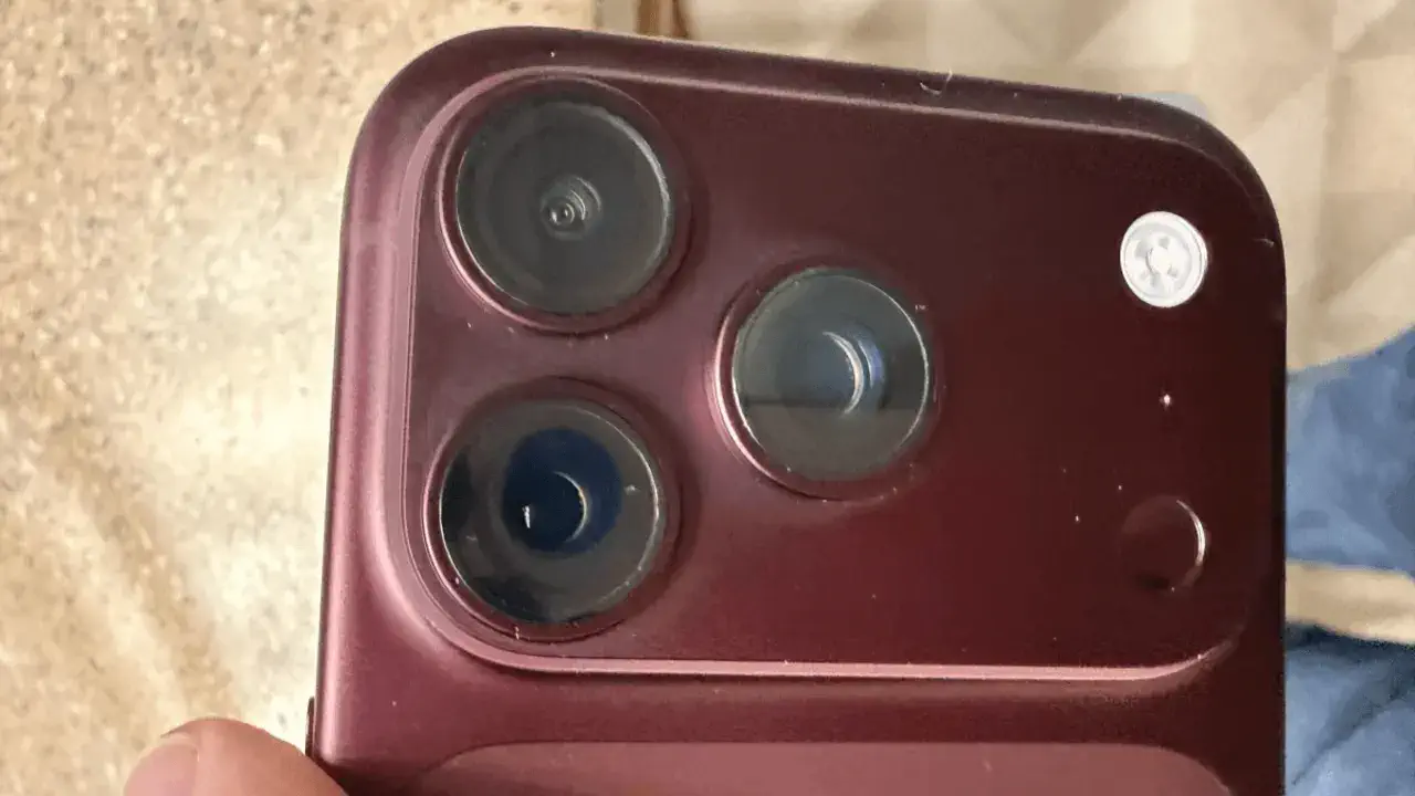 iPhone 18 Pro начал терять цвет: владельцы показали фото нового дефекта