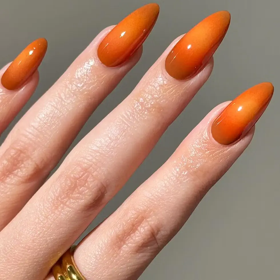 Фото: Instagram @avrnailswatches