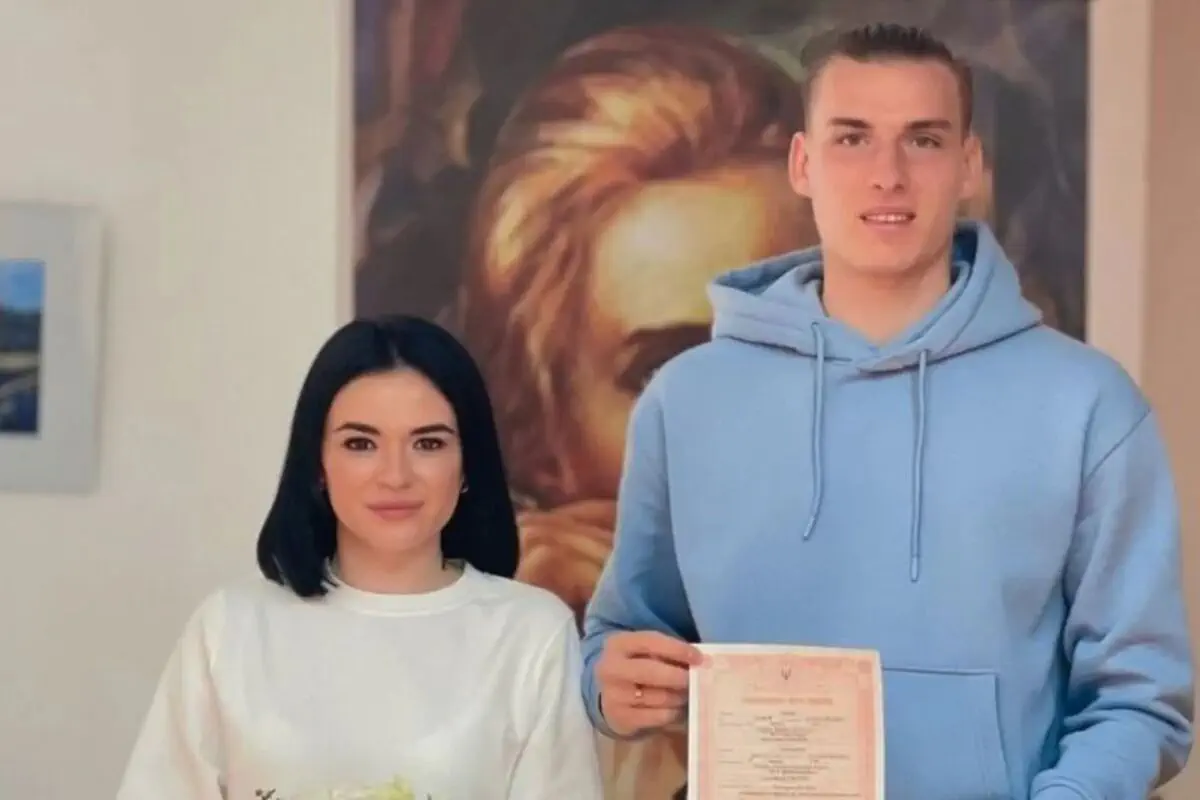 Андрій Лунін з дружиною