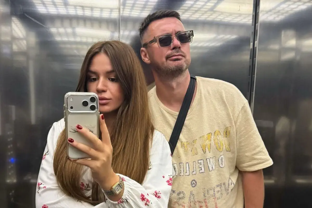 Артем Мілевський з коханою