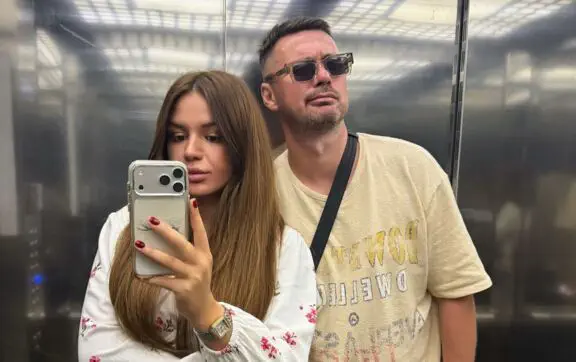 Артём Милевский с возлюбленной