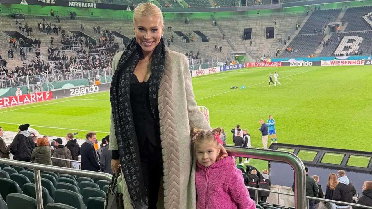Дружина Юхима Коноплі з донькою