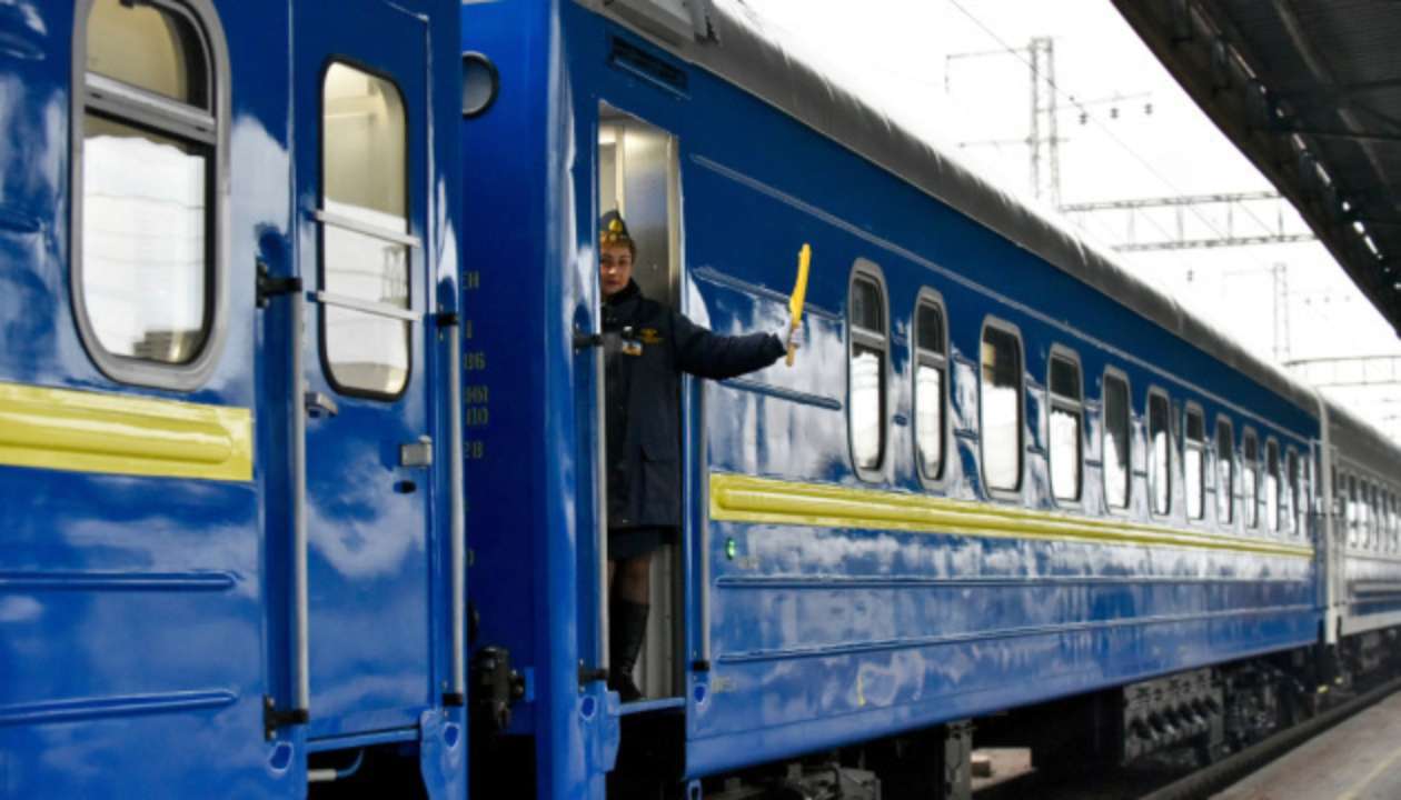Залізничникам продовжили термін бронювання на місяць