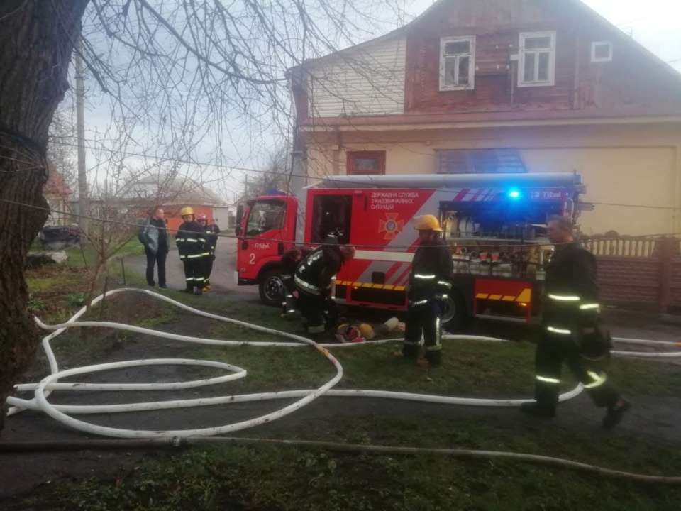 Фото: ГСЧС В Луцке случился пожар в частном доме: три человека сгорело заживо