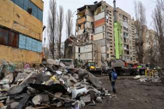 Нужно ли декларировать уничтоженное имущество/Фото: Getty Images Нужно ли декларировать уничтоженное российскими обстрелами имущество – объяснение НАПК