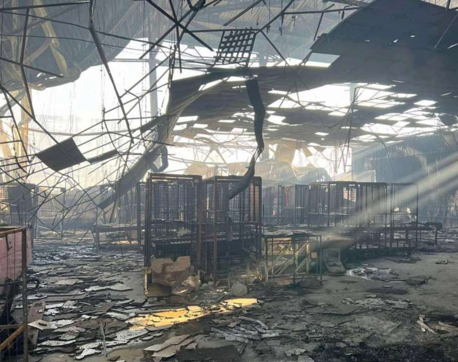 Нова пошта показала наслідки ракетного удару по депо в Одесі/Фото: nova.poshta.official Знищено посилок на майже 3 млн грн: Нова пошта показала наслідки ракетного удару по депо в Одесі