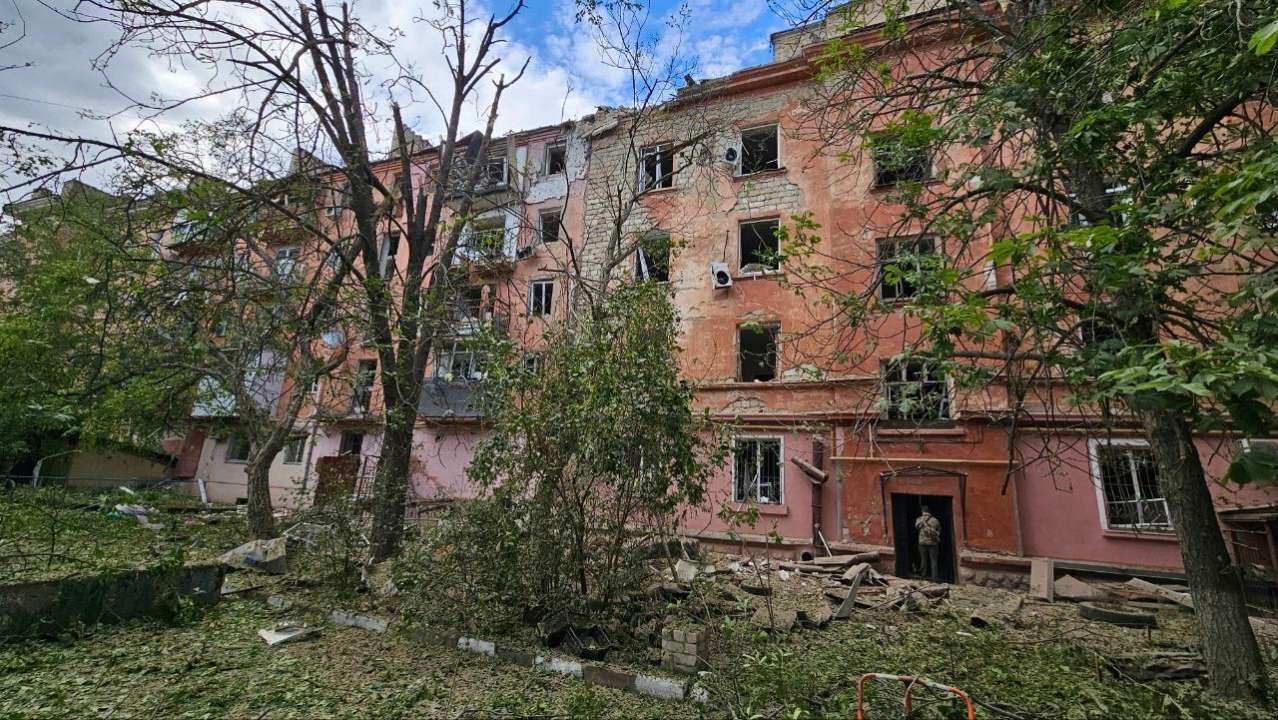 Вдень російські війська атакували Херсон з авіації/Фото: Олександр Прокудін Вдень російські війська атакували Херсон з авіації/Фото: Олександр Прокудін