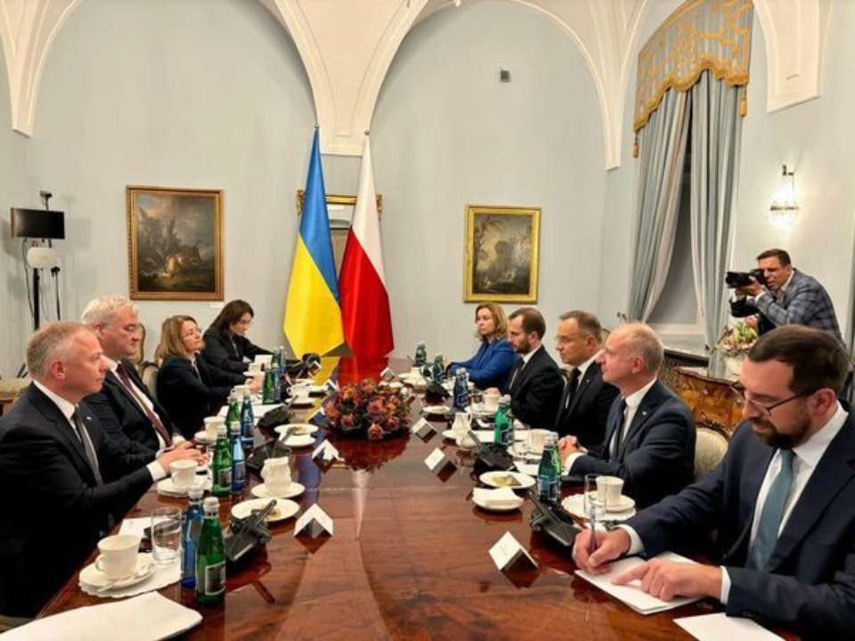 Міністр наголосив, що не повинно бути жодних політичних перешкод, і зазначив, що "є розуміння і бажання рухатися вперед у конструктивному руслі"