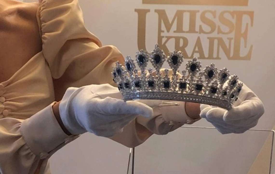 Фото: Instagram/missukraine_official Инкрустированная бриллиантами и сапфирами: для "Мисс Украина-2021" изготовили корону за $3 млн