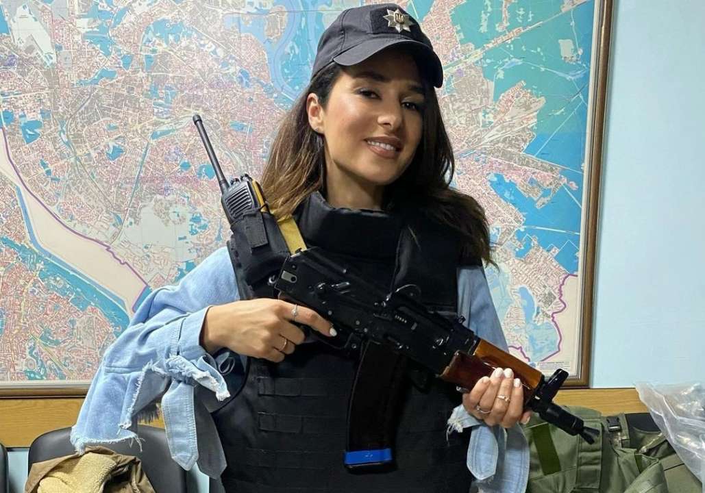 Отец Златы Огневич отправился лечить военных в Харькове: певица показала фото