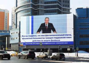 У Мережі з'явилися меми про виступ путіна/Фото: twitter Забувся випити ліки: Мережа вибухнула мемами про звернення путіна