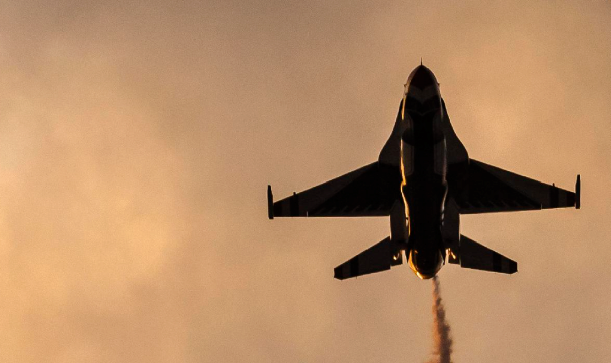 В Южной Корее разбился F16. Фото: Twitter LiberoReporter F16