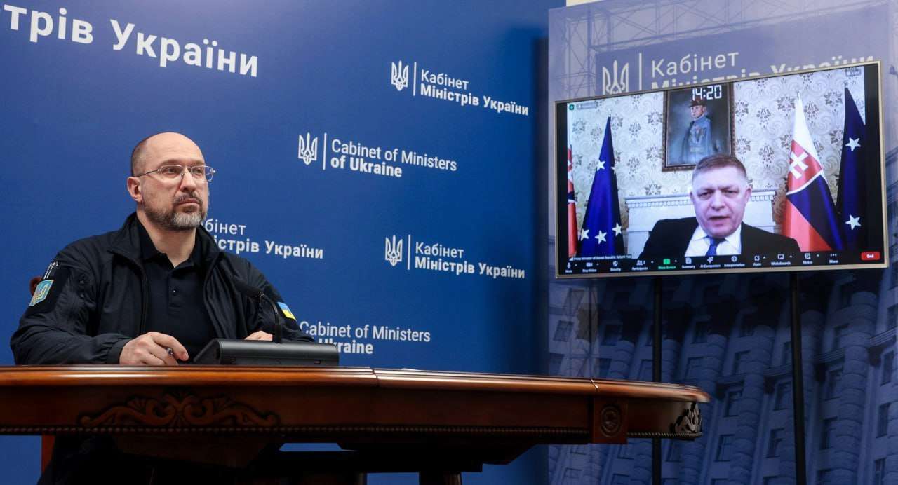 Шмигаль провів першу розмову з прем’єр-міністром Словаччини Робертом Фіцо/Фото: Денис Шмигаль Шмигаль та Фіцо окреслили три пріоритетні напрямки двосторонньої співпраці