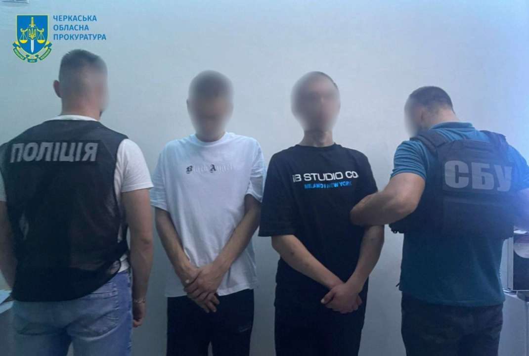 У Черкасах затримали паліїв військових автівок/Фото: Черкаська обласна прокуратура У Черкасах затримали паліїв військових автівок/Фото: Черкаська обласна прокуратура