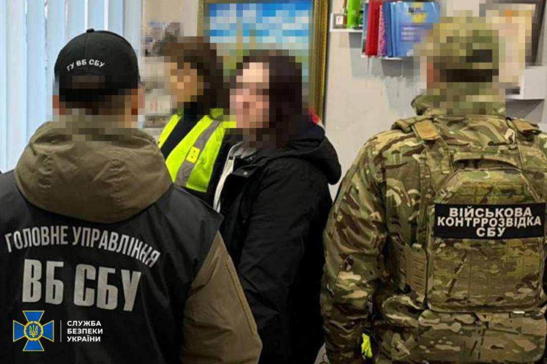 Девушка раскладывала по Харькову "закладки" с метадоном, фотографировала "тайники" и передавала информацию "клиентам"
