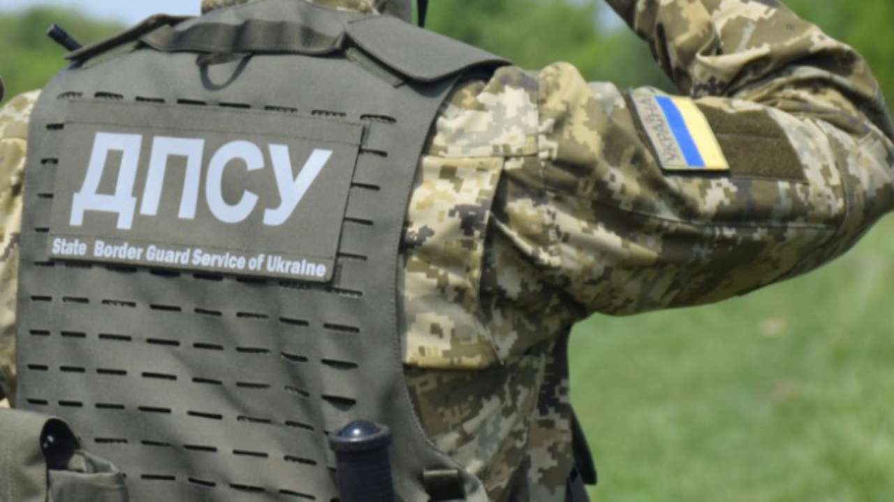 Уряд дозволив виїжджати певним держслужбовцям України за кордон. Фото: ДПСУ Кому можна виїжджати за кордон