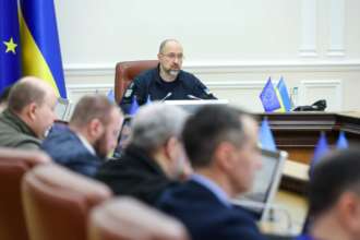 Усі податки підуть на нову зброю, техніку та найкраще забезпечення для української армії Усі податки підуть на нову зброю, техніку та найкраще забезпечення для української армії