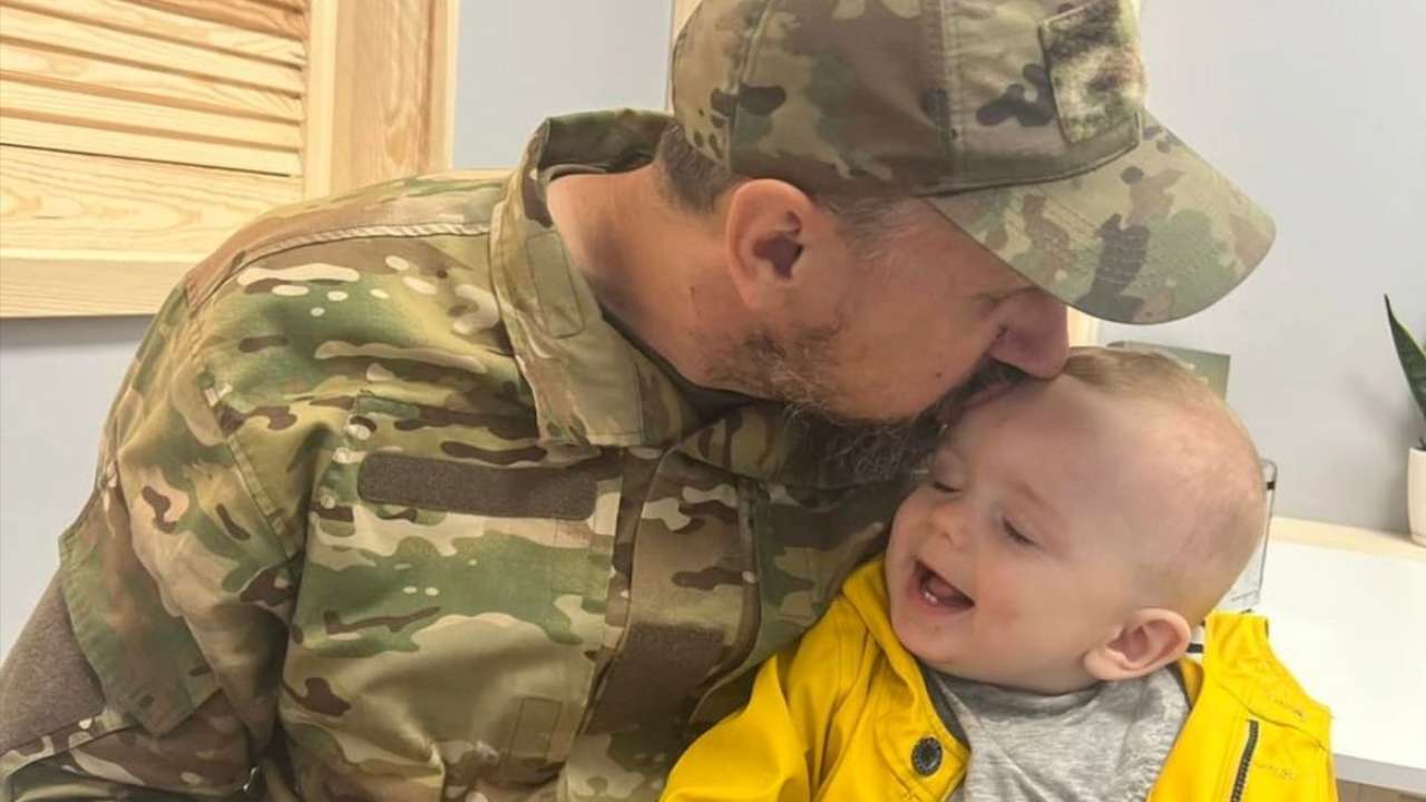 Олег Сенцов зворушливо привітав сина з днем народження/Фото: 24 канал Олег Сенцов зворушливо привітав сина з днем народження. Відео