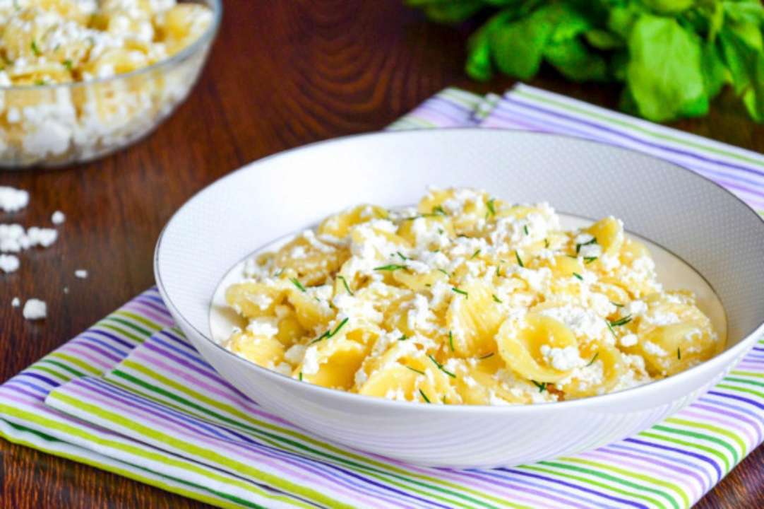 Рецепт макаронів із сиром. Фото: 100menu скільки варити макарони з сиром